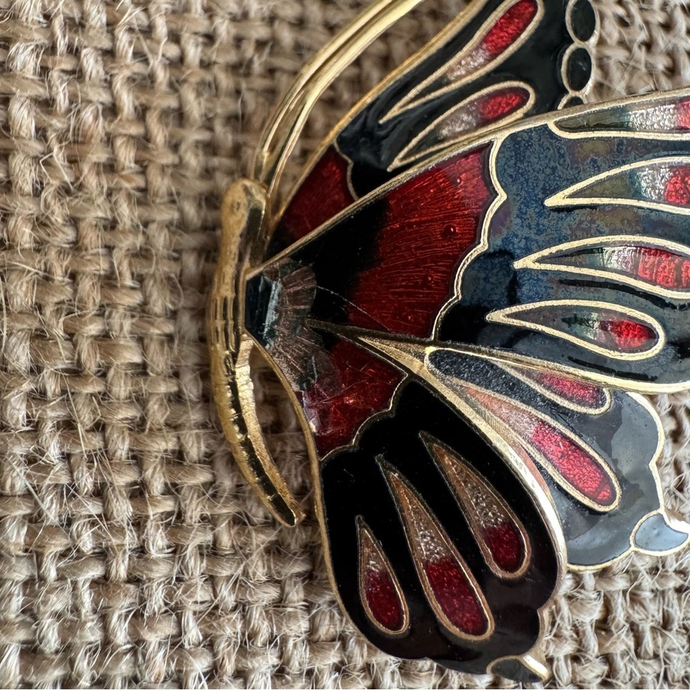Elegant‎ Butterfly Brooch - Picture 3 of 3